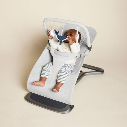 Ergobaby Evolve Speelboog Voor Wipstoeltje | Ocean Wonders Light Grey