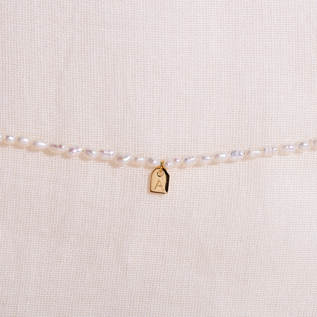 Galore Gepersonaliseerde Armband Pearl & Tag | Gold Baby