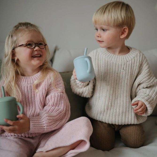 Mushie Oefenbeker met rietje | Powder Blue